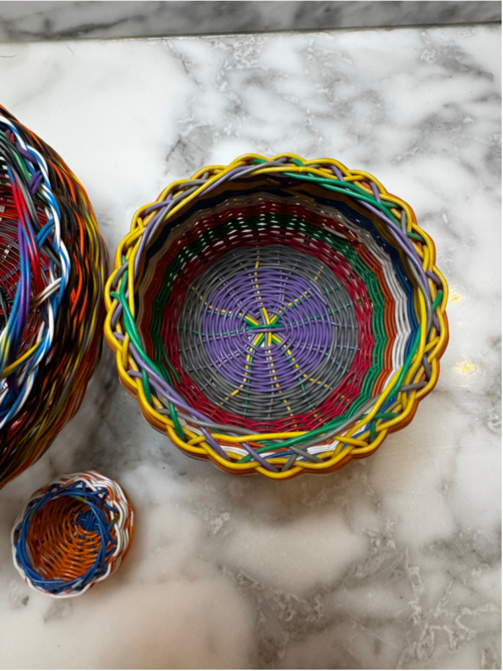 Vintage Set of 3 Handwoven South African Zulu Telephone Wire Baskets - Picture 7 of 15